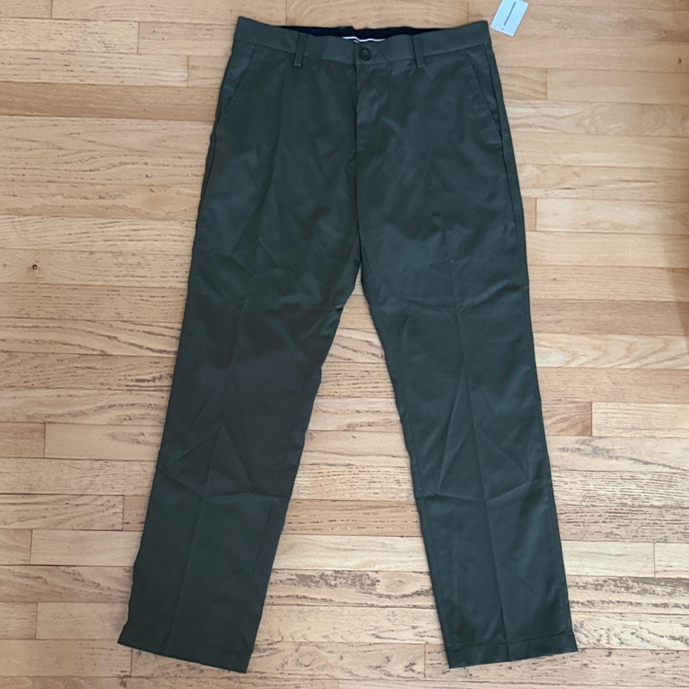 Amazon Essentials Men's Dark Green Chinos